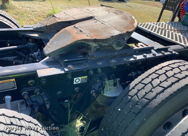 image for item EJ2891 2020 Kenworth  T880 semi truck