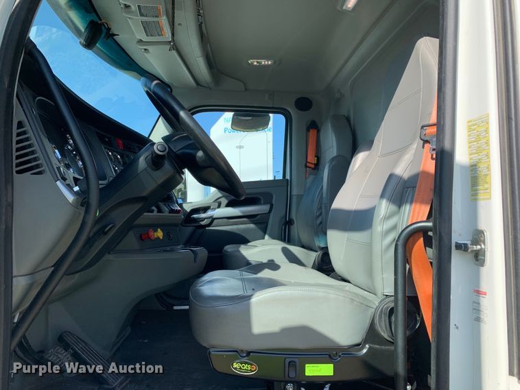 image for item EJ2891 2020 Kenworth  T880 semi truck