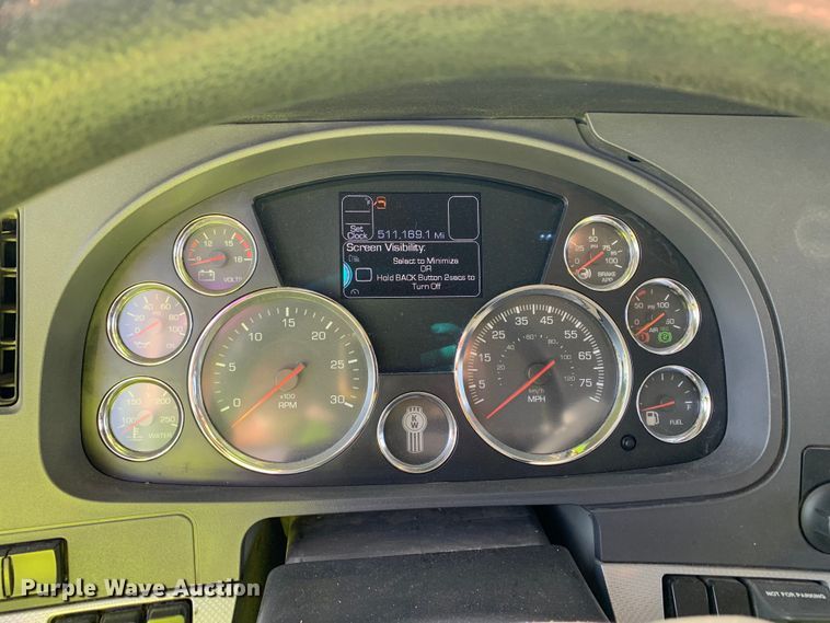 image for item EJ2891 2020 Kenworth  T880 semi truck