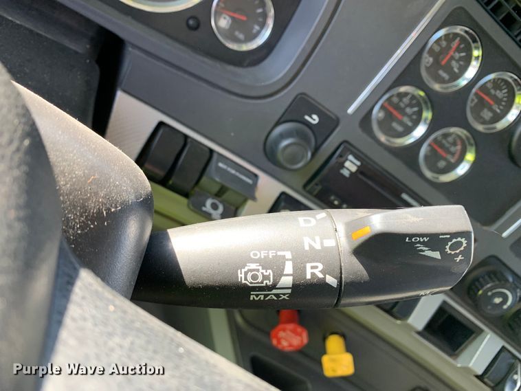 image for item EJ2891 2020 Kenworth  T880 semi truck