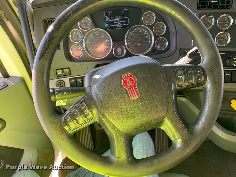 image for item EJ2891 2020 Kenworth  T880 semi truck