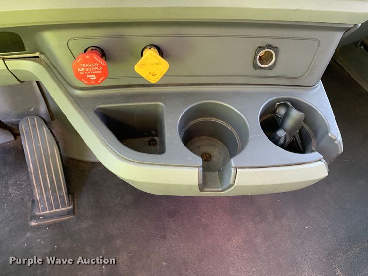 image for item EJ2891 2020 Kenworth  T880 semi truck