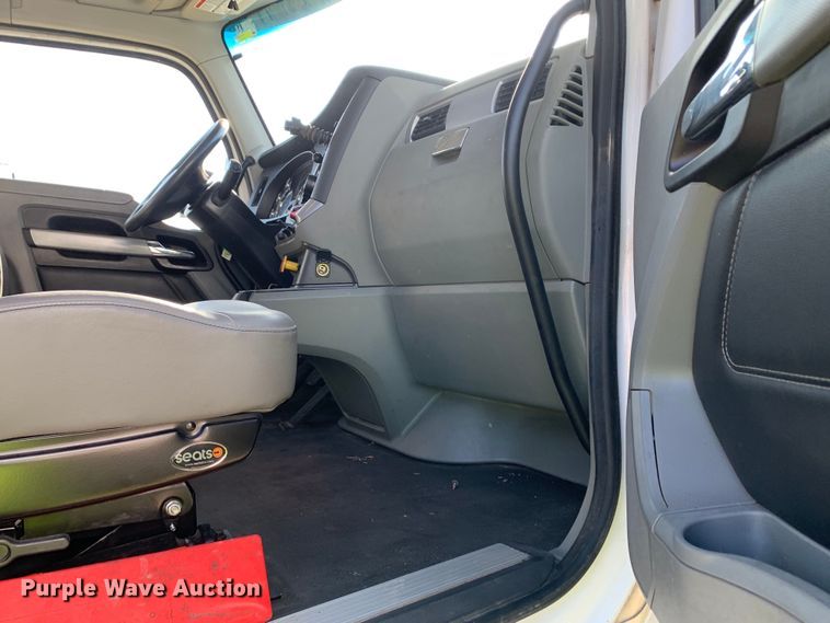 image for item EJ2891 2020 Kenworth  T880 semi truck