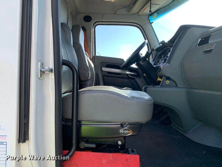 image for item EJ2891 2020 Kenworth  T880 semi truck