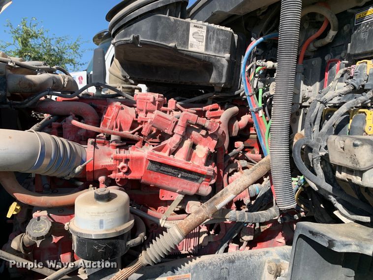 image for item EJ2891 2020 Kenworth  T880 semi truck