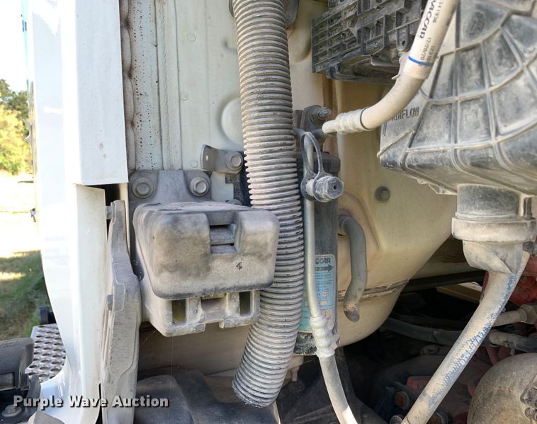 image for item EJ2891 2020 Kenworth  T880 semi truck