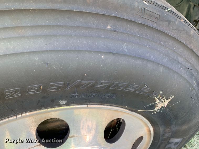 image for item EJ2891 2020 Kenworth  T880 semi truck