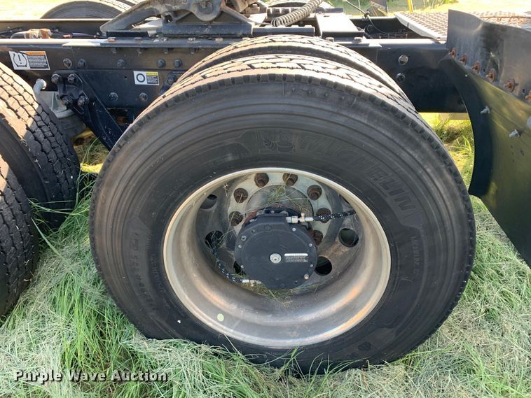 image for item EJ2891 2020 Kenworth  T880 semi truck