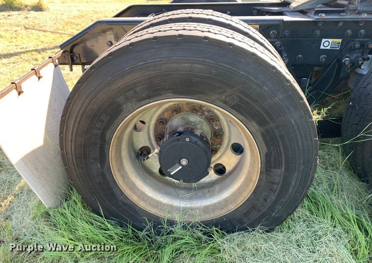 image for item EJ2891 2020 Kenworth  T880 semi truck