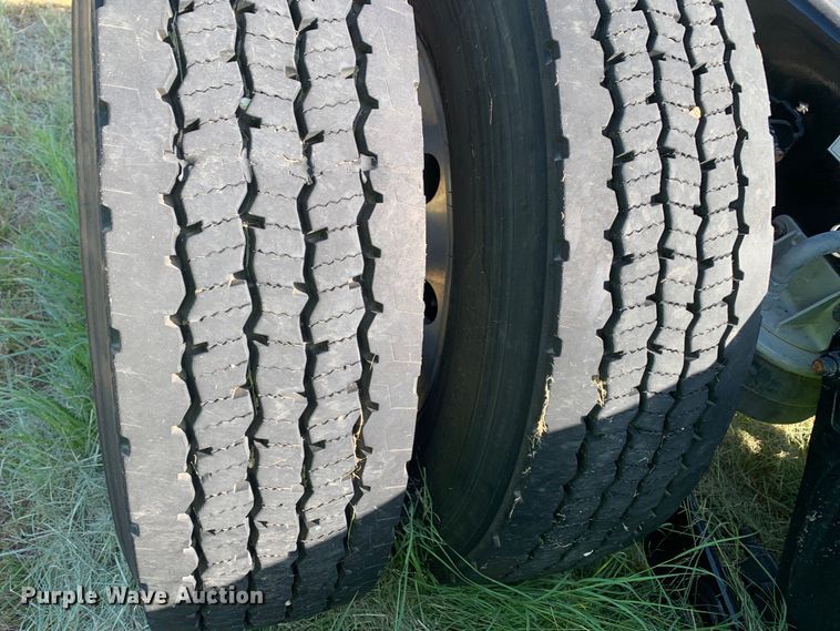 image for item EJ2891 2020 Kenworth  T880 semi truck