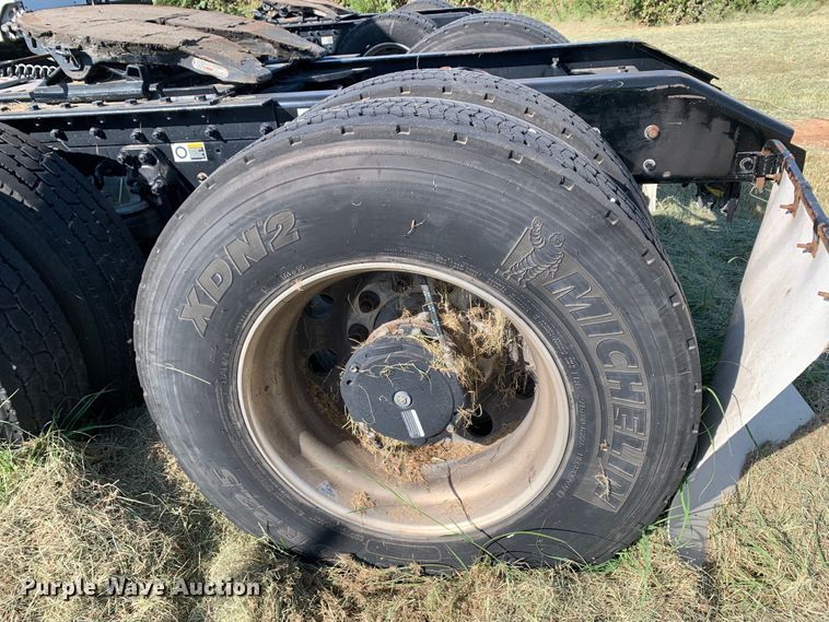 image for item EJ2891 2020 Kenworth  T880 semi truck