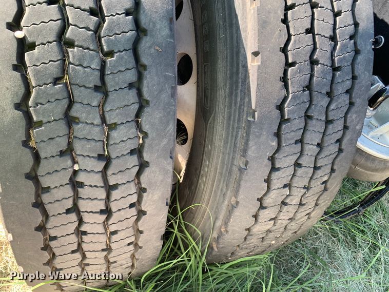 image for item EJ2891 2020 Kenworth  T880 semi truck