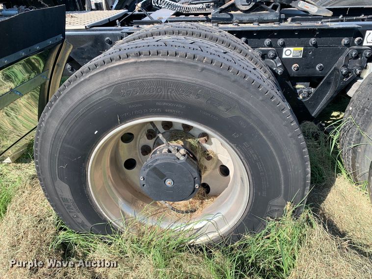 image for item EJ2891 2020 Kenworth  T880 semi truck