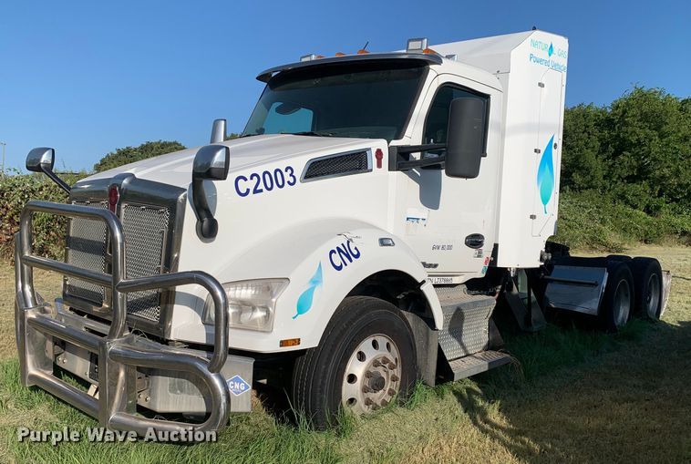 image for item EJ2892 2020 Kenworth T880 semi truck