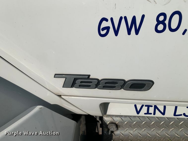 image for item EJ2892 2020 Kenworth T880 semi truck