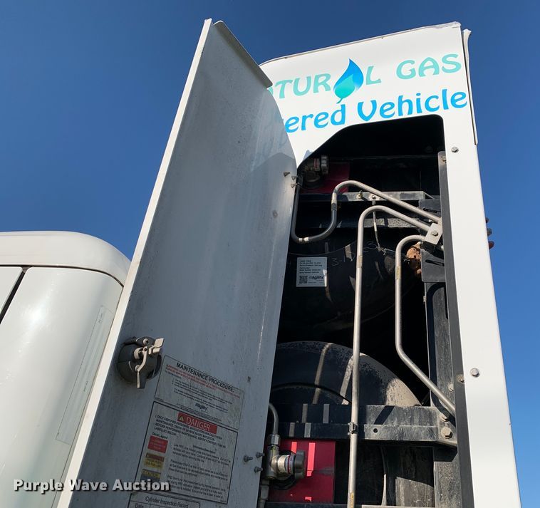 image for item EJ2892 2020 Kenworth T880 semi truck