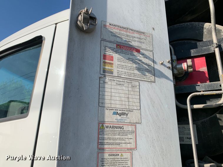 image for item EJ2892 2020 Kenworth T880 semi truck