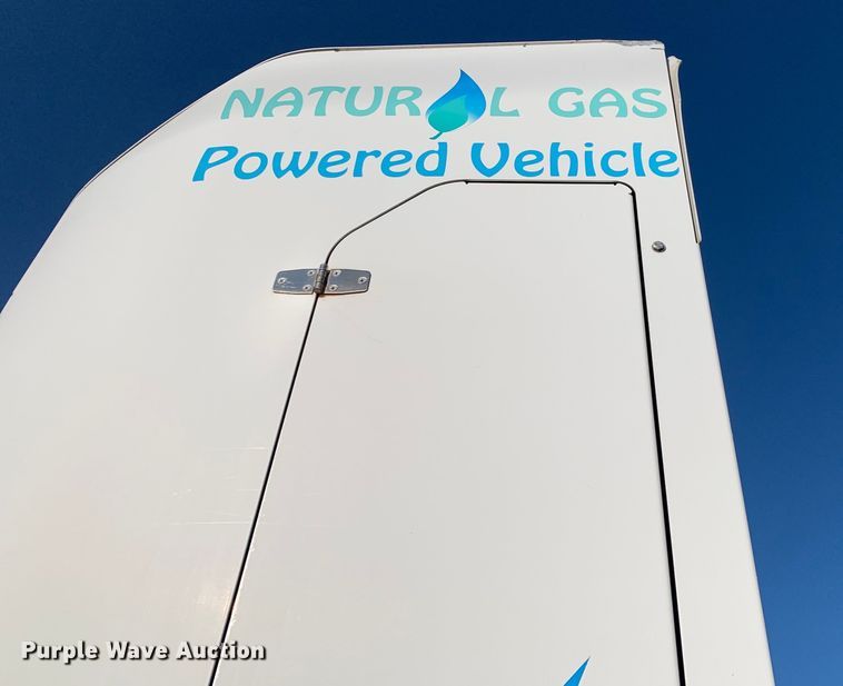 image for item EJ2892 2020 Kenworth T880 semi truck