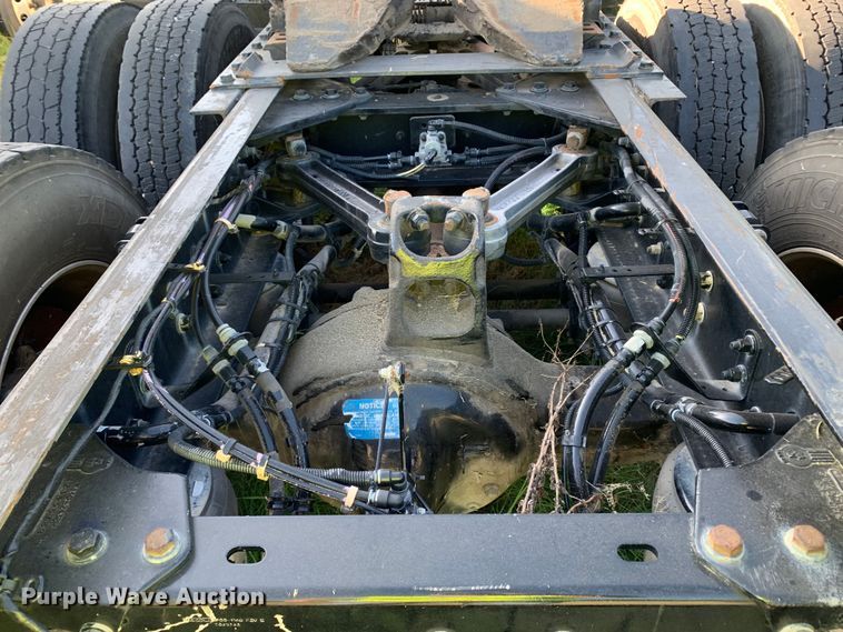 image for item EJ2892 2020 Kenworth T880 semi truck