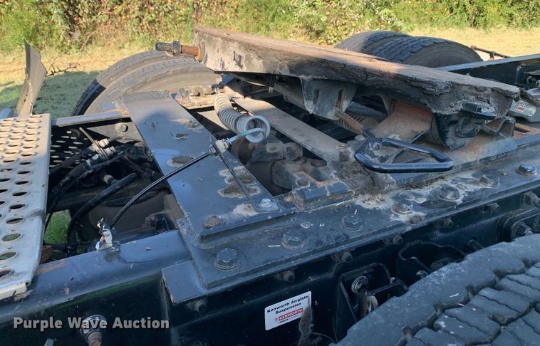 image for item EJ2892 2020 Kenworth T880 semi truck