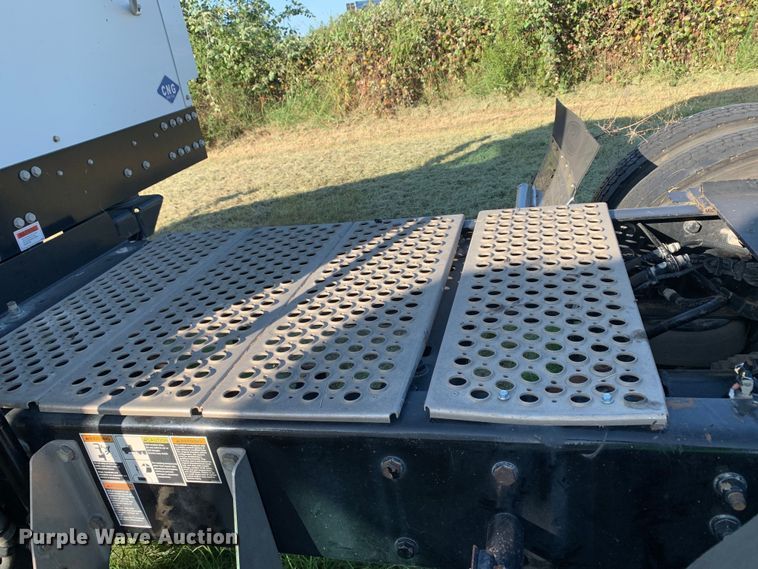 image for item EJ2892 2020 Kenworth T880 semi truck