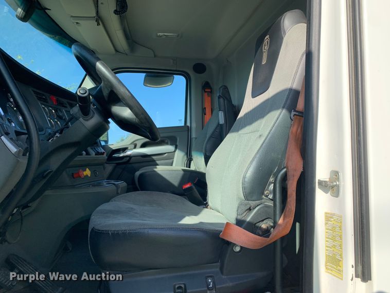 image for item EJ2892 2020 Kenworth T880 semi truck