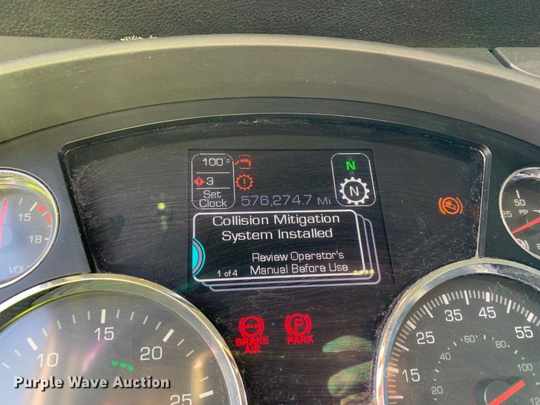 image for item EJ2892 2020 Kenworth T880 semi truck