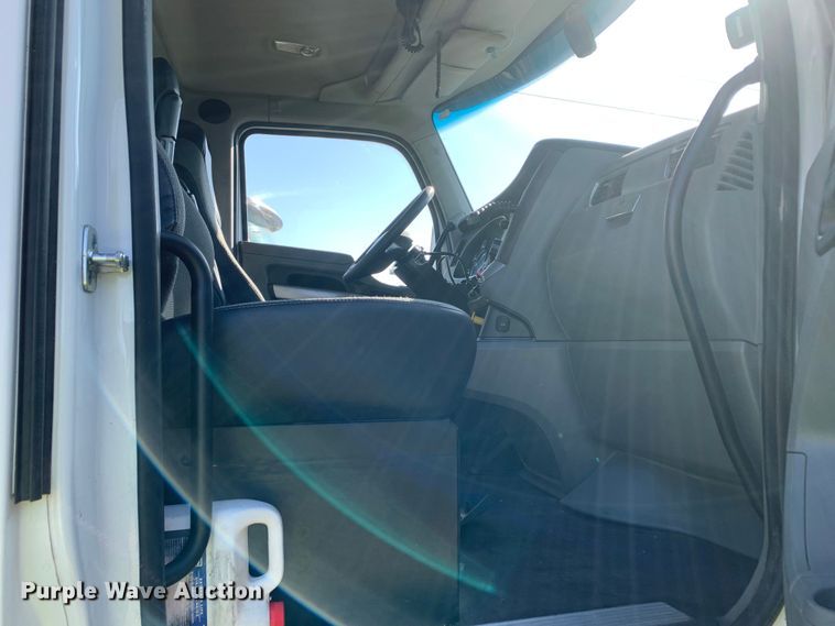 image for item EJ2892 2020 Kenworth T880 semi truck