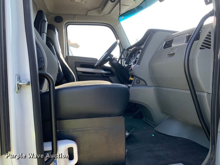 image for item EJ2892 2020 Kenworth T880 semi truck