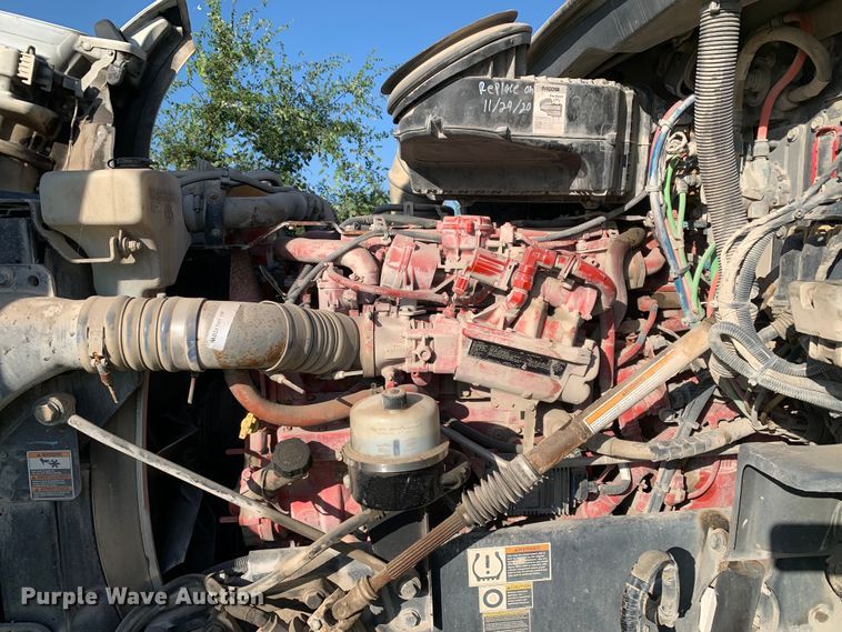 image for item EJ2892 2020 Kenworth T880 semi truck