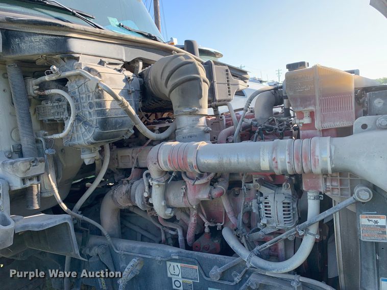 image for item EJ2892 2020 Kenworth T880 semi truck