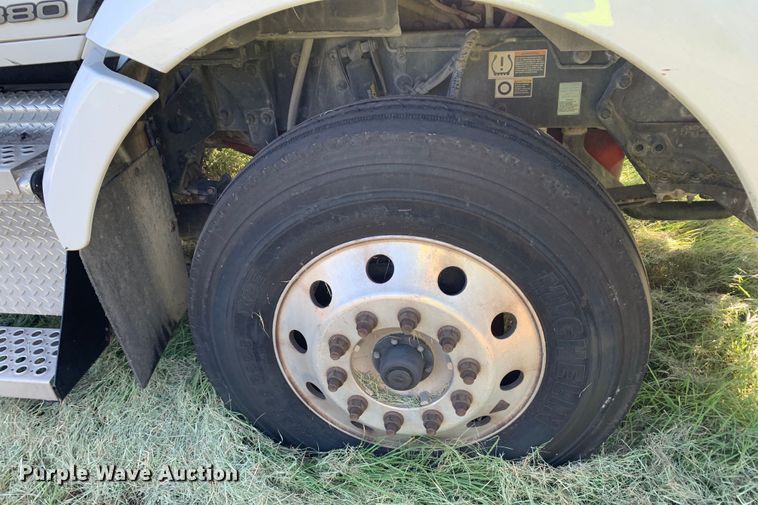 image for item EJ2892 2020 Kenworth T880 semi truck