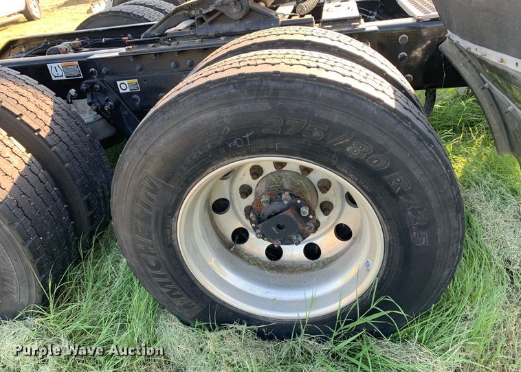 image for item EJ2892 2020 Kenworth T880 semi truck