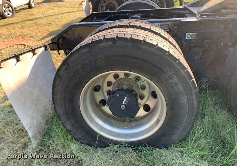 image for item EJ2892 2020 Kenworth T880 semi truck