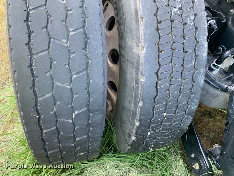 image for item EJ2892 2020 Kenworth T880 semi truck