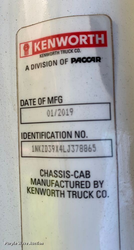 image for item EJ2892 2020 Kenworth T880 semi truck