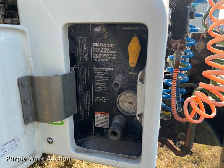 image for item EJ2893 2016 Kenworth  T880 semi truck