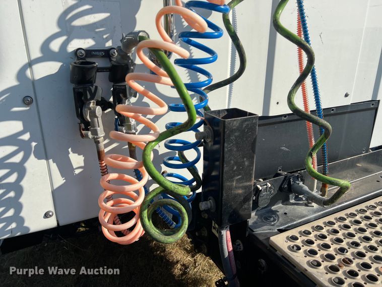 image for item EJ2893 2016 Kenworth  T880 semi truck