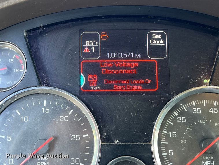 image for item EJ2893 2016 Kenworth  T880 semi truck