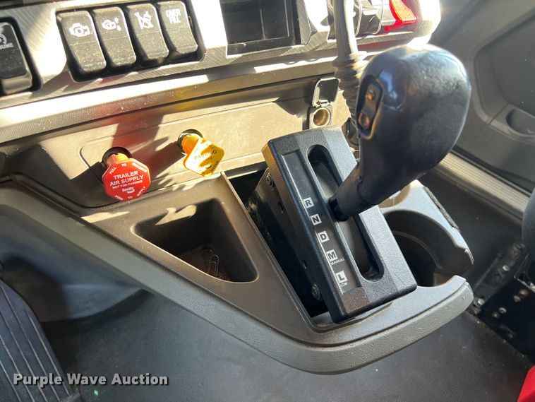 image for item EJ2893 2016 Kenworth  T880 semi truck