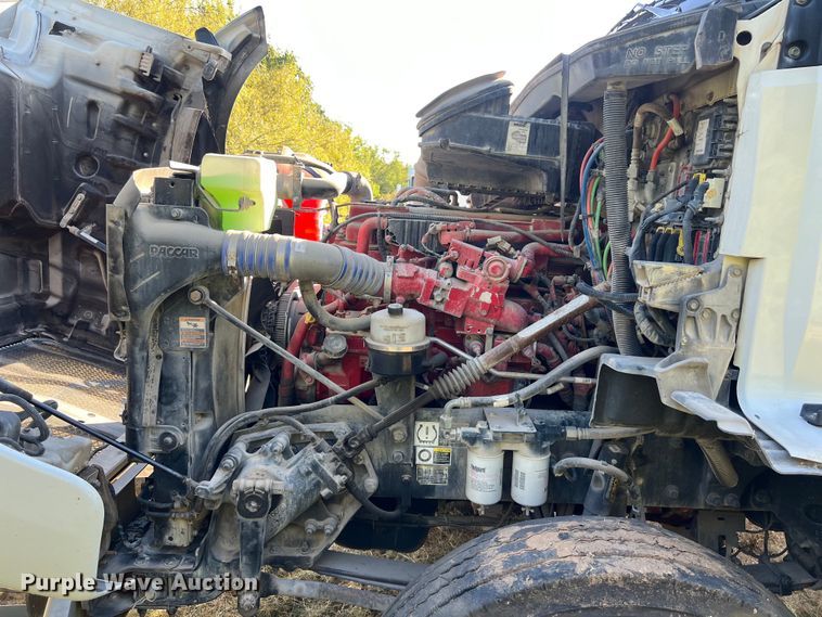 image for item EJ2893 2016 Kenworth  T880 semi truck