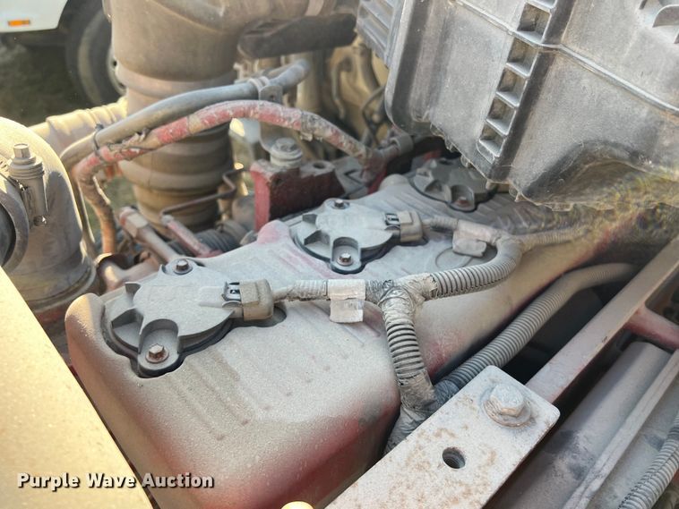 image for item EJ2893 2016 Kenworth  T880 semi truck