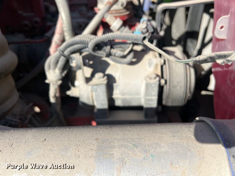 image for item EJ2893 2016 Kenworth  T880 semi truck