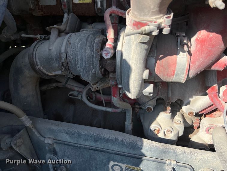 image for item EJ2893 2016 Kenworth  T880 semi truck