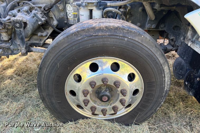 image for item EJ2893 2016 Kenworth  T880 semi truck