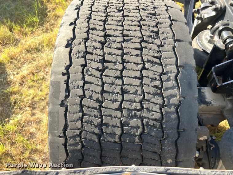 image for item EJ2893 2016 Kenworth  T880 semi truck