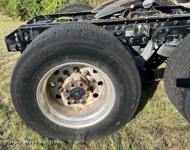 image for item EJ2893 2016 Kenworth  T880 semi truck