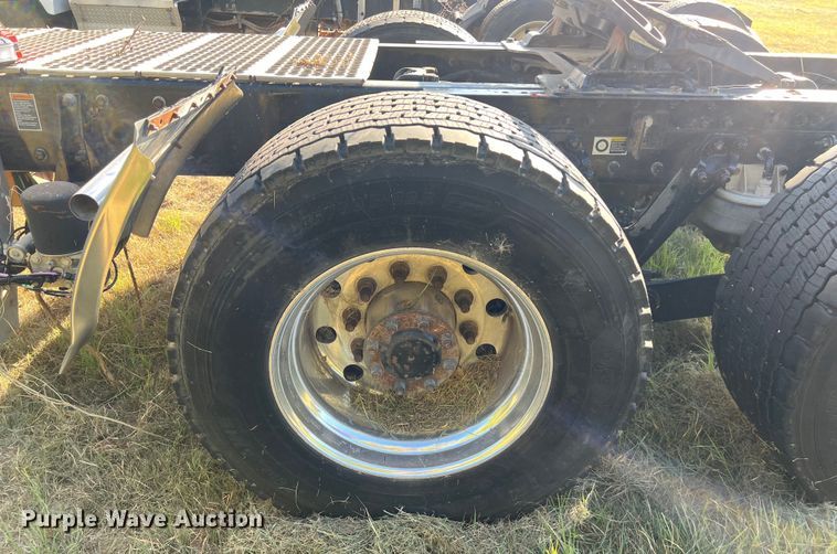 image for item EJ2893 2016 Kenworth  T880 semi truck