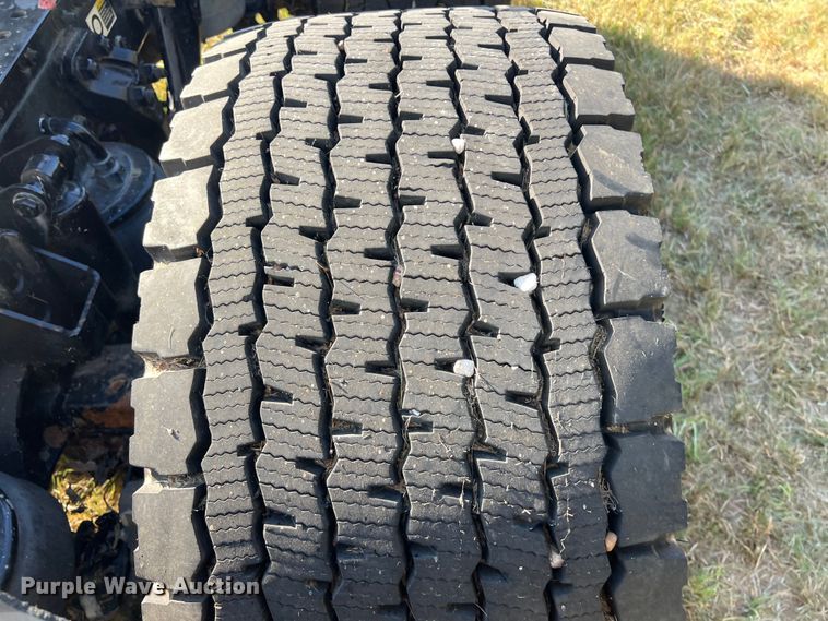 image for item EJ2893 2016 Kenworth  T880 semi truck