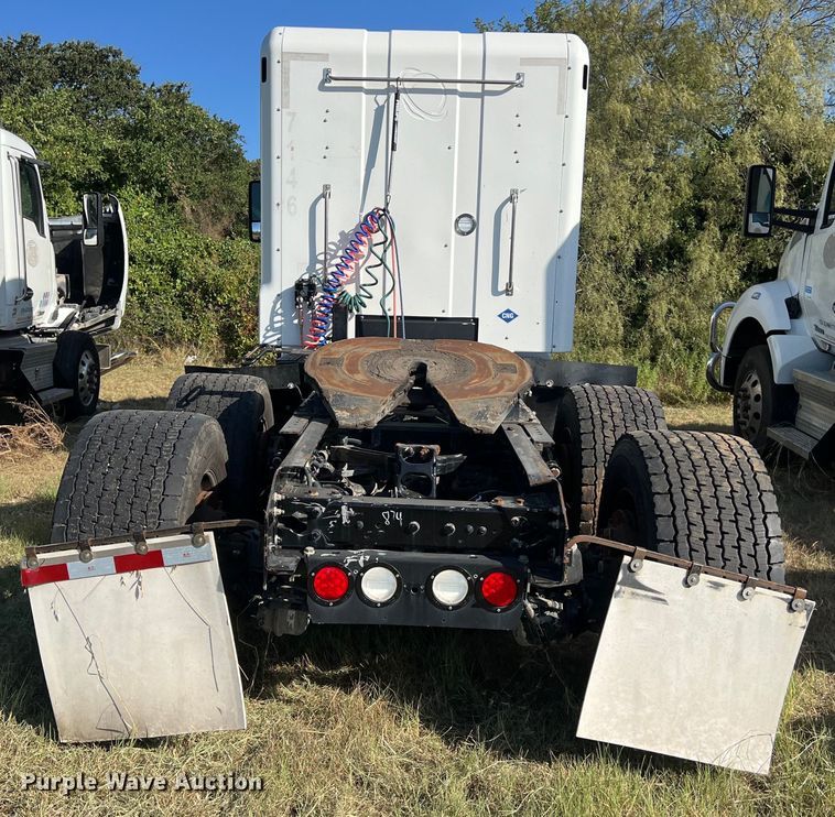 image for item EJ2894 2016 Kenworth  T880 semi truck